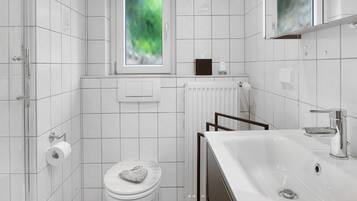 Dusche, Haartrockner, Handtücher