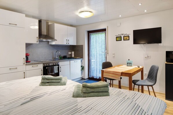 Free WiFi, bed sheets