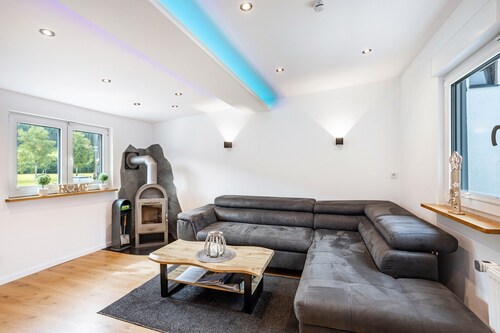Ferienwohnung 'Kurparkblicksauerland' mit Bergblick, Wi-Fi und Klimaanlage
