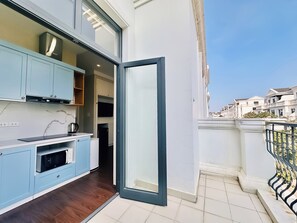 Superior studio, balkon, uitzicht op de stad | Terras