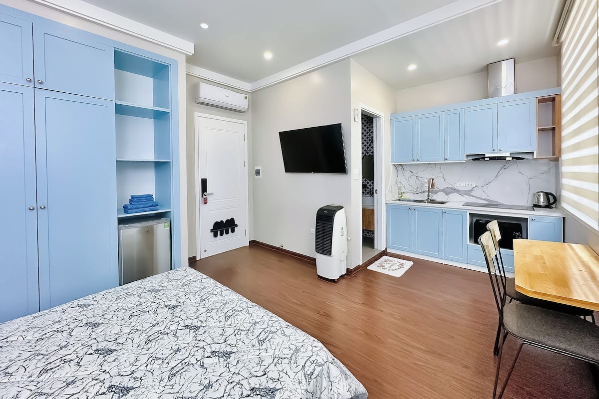Signature Studio | Desk