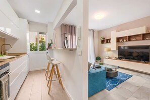 ثلاجة، ميكروويف، فرن، موقد طهي مسطح