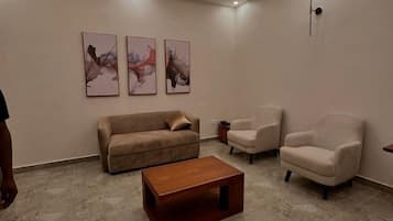 Premium Suite, City View | Desk, laptop workspace, free WiFi