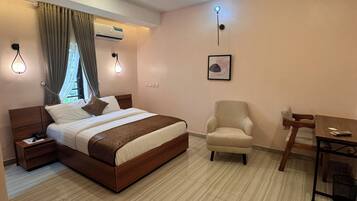 Deluxe Double Room, 1 Bedroom, Air conditioning, City View | Egyptian cotton sheets, premium bedding, memory-foam beds, desk