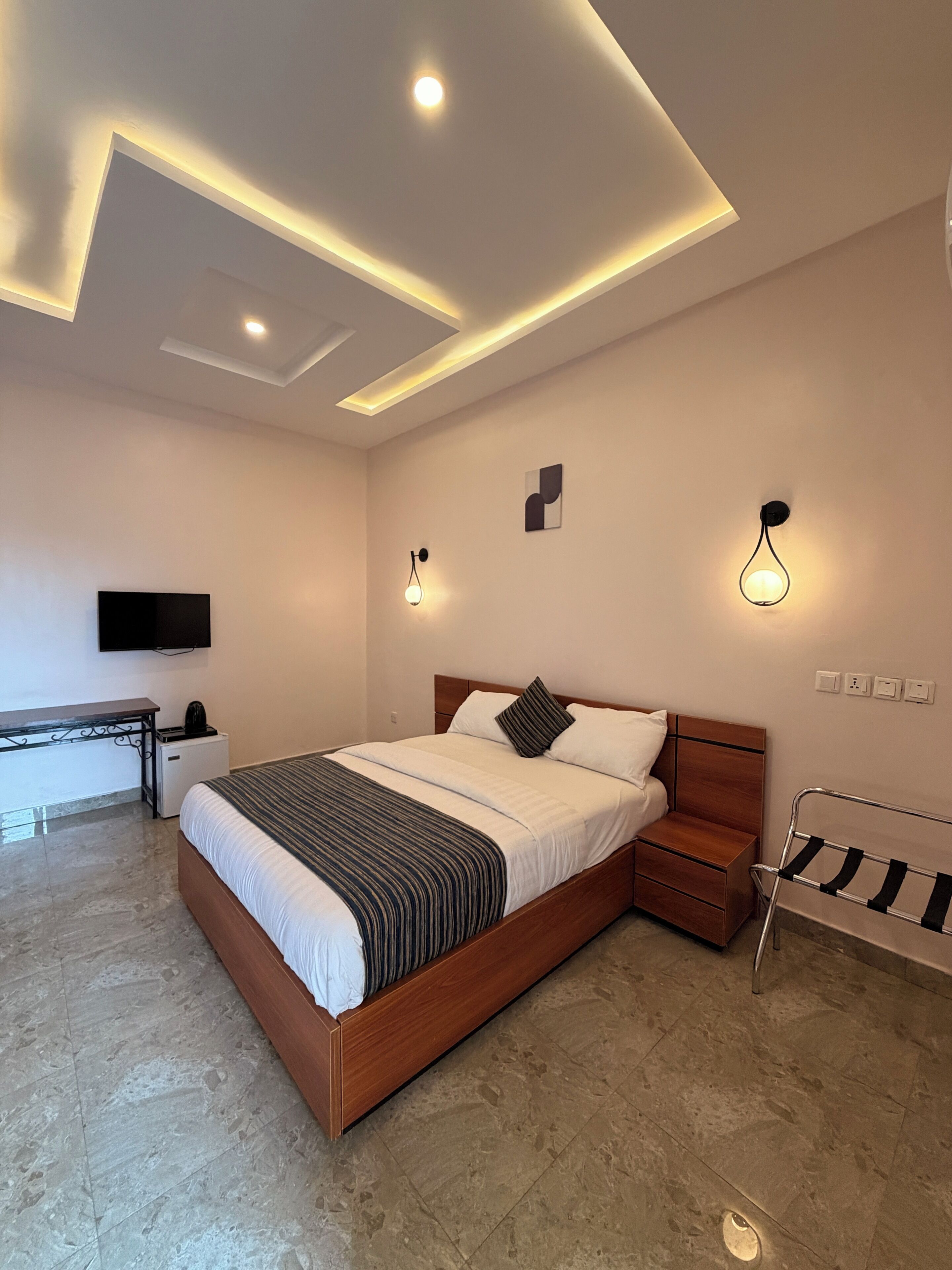 Bureau, espace de travail pour ordinateur portable, Wi-Fi gratuit