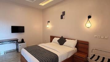 Bureau, espace de travail pour ordinateur portable, Wi-Fi gratuit