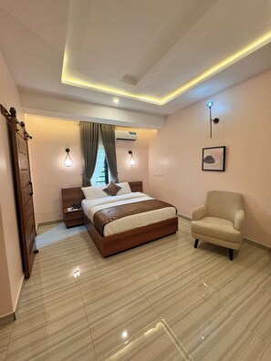 Deluxe Double Room, City View | Desk, laptop workspace, free WiFi - Cavan Hotel (Benin City)