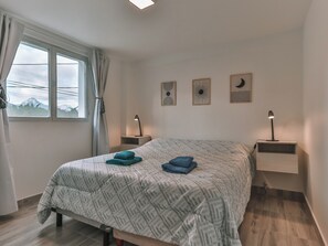 2 bedrooms, WiFi, bed sheets