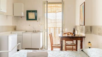 1 bedroom, free WiFi, bed sheets