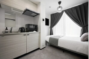 Standard Single Room, Non Smoking | Private kitchen | Mini-fridge, microwave, eco-friendly cleaning products