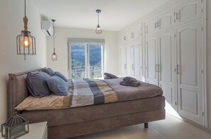 4 slaapkamers, een strijkplank/strijkijzer, gratis wifi, beddengoed