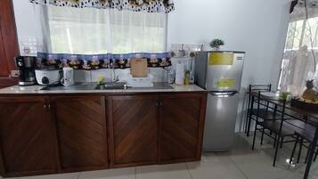 Microwave, dishwasher, coffee/tea maker, electric kettle