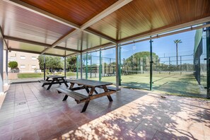 Outdoor dining - Apartment with pool Sancti Petri (Chiclana de la Frontera)