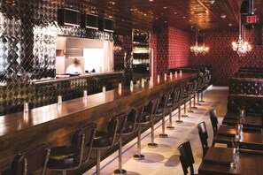 Bar (on property) - 1-Bedroom Suite at a 4⭐️ Hotel (Los Angeles)