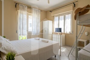 1 bedroom, bed sheets