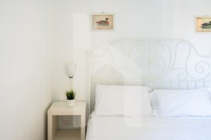2 bedrooms, bed sheets - Homiday - Via Gramsci Azzurro, Three-room apartment with terrace (Pineto)