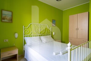 2 bedrooms, bed sheets - Homiday - Via Gramsci Int. 4, 3-room apartment on the 1st Floor (Pineto)