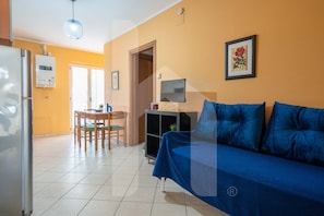 TV - Homiday - Via Gramsci Int. 4, 3-room apartment on the 1st Floor (Pineto)