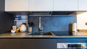 Fridge, oven, stovetop, dishwasher