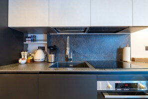 Kühlschrank, Ofen, Herdplatte, Geschirrspüler