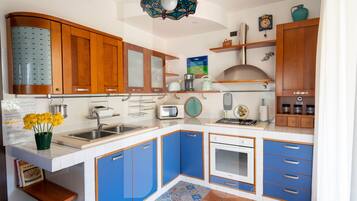 Frigorifero, microonde, forno, lavastoviglie