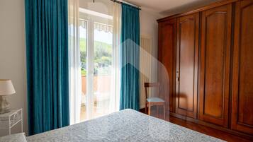 4 bedrooms, WiFi, bed sheets