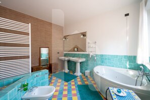 Shower, jetted tub, hair dryer, bidet - Homiday - Villino Dei Poeti (Pineto)