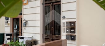 Palazzo Passerini is one of the historic buildings, in the heart of Pineto, offers the possibility of a stay a few steps from the sea and all services. Located on the second floor, also reachable by elevator, and is arranged on two levels. On the entranc
