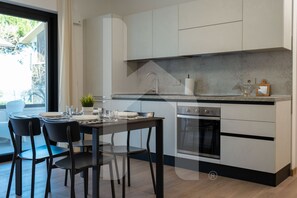 Fridge, oven, cookware/dishes/utensils