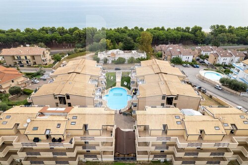 Homiday - Green Bay Village, Three Bedroom Apartment A01