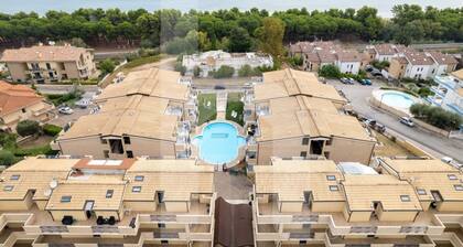 Homiday - Green Bay Village, Three Bedroom Apartment A01