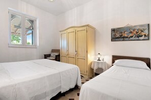 2 bedrooms, iron/ironing board, free WiFi, bed sheets