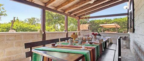Outdoor dining