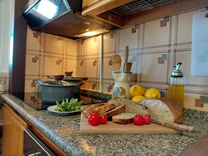 Dining - Apartment 'Bellocchio' with Sea View, Wi-Fi and Air Conditioning (Locorotondo)