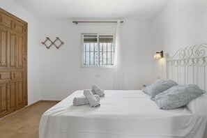 1 bedroom, free WiFi, bed sheets