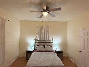 3 bedrooms, desk, iron/ironing board, travel cot