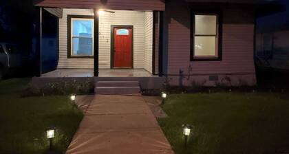 3-bedroom house in charming Waco with WiFi, AC. Start your getaway