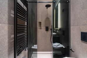 Shower, hair dryer, towels - Apartment 'Cognetti Room 2' with Wi-Fi and Air Conditioning (Bari)