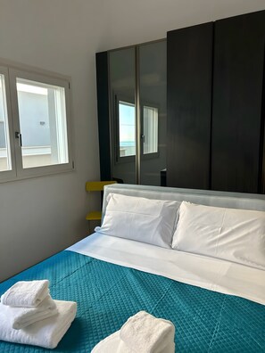 1 bedroom, free WiFi, bed sheets - Apartment 'Luxury Room' with Sea View, Wi-Fi and Air Conditioning (Bari)