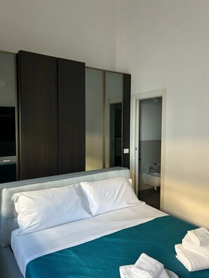 1 bedroom, free WiFi, bed sheets - Apartment 'Luxury Room' with Sea View, Wi-Fi and Air Conditioning (Bari)