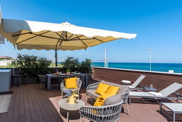 Outdoor dining - Apartment 'Luxury Terrazza' with Sea View, Wi-Fi and Air Conditioning (Bari)