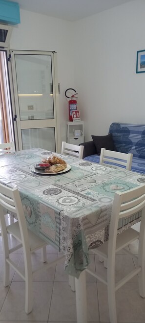 Dining - Holiday Home 'Appartamento Paradiso' with Sea View, Wi-Fi and Air Conditioning (Torre Pali)