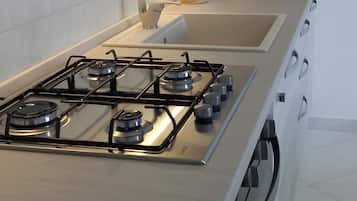 KĂŒhlschrank, Ofen, Herdplatte, Wasserkocher