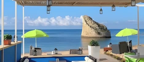 屋外ダイニングエリア