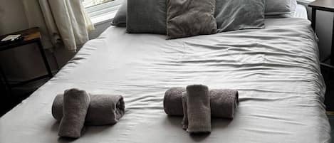 WiFi, bed sheets