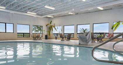 Poolside Retreat at Kimberling Crossing