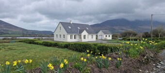 Villa Daffodil - Sleeps 2 & Stunning Seaside Views