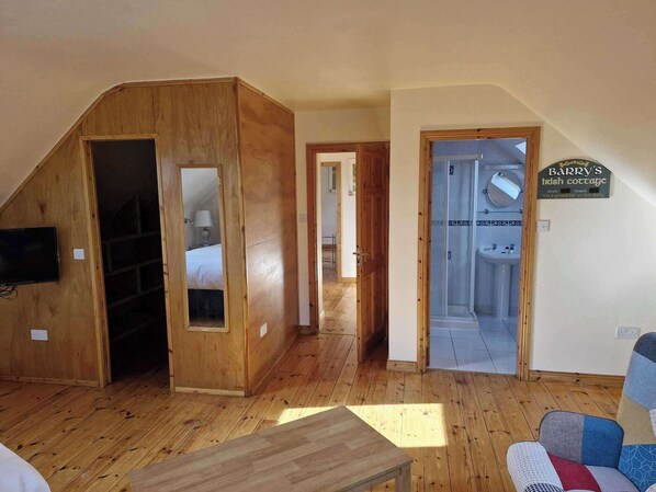 1 bedroom, iron/ironing board, WiFi, bed sheets