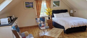 Villa Daffodil - Sleeps 2 & Stunning Seaside Views