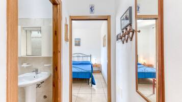 2 bedrooms, iron/ironing board, bed sheets